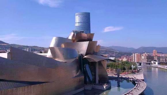 FOTO 5 | 5. Museo Guggenheim Bilbao en Bilbao, España. Es un museo de arte contemporáneo diseñado por el arquitecto canadiense Frank O. Gehry, fue inaugurado el 18 de octubre de 1997 por el rey Juan Carlos I de España.