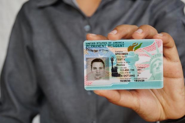 Reemplazar la tarjeta de residente permanente costará menos (Foto: CitizenPath)