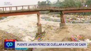 Puente en Chaclacayo con riesgo de caer por crecida del río