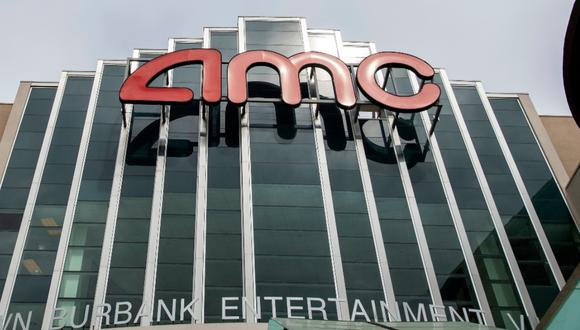 La compañía se prepara para reanudar sus operaciones en el resto de sus cines en California una vez que estén listas las debidas aprobaciones locales. AMC abrió previamente más de 500 cines en el país. (Foto: AFP)