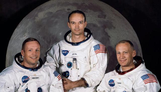 FOTO 9 | Tras la hazaña de llegar a la Luna, los astronautas se embarcaron en otra no mucho menor, una gira mundial que, entre otros países les llevó a España. Allí les regalaron tres trajes de luces y sus correspondientes monteras, que Armstrong, Aldrin y Collins se calaron, aunque, según las imágenes de la época, con cara de circunstancias. (Foto: NASA)