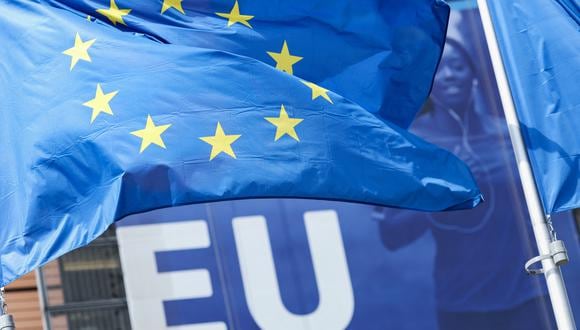 La posición común adoptada por los países de la UE sigue los puntos principales propuestos por Margrethe Vestager, con algunos ajustes. (Photo by Kenzo TRIBOUILLARD / AFP)