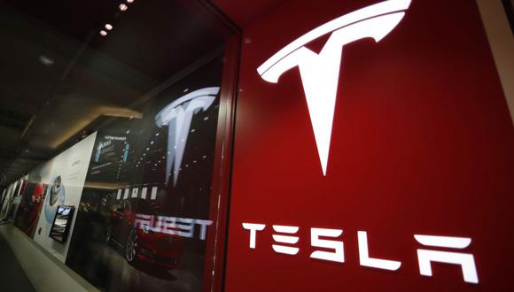 El portavoz no respondió a las preguntas de Reuters sobre si Tesla estaba negando que se fuera a producir una reducción de la producción o si la medida estaba relacionada con una menor demanda. (AP Photo/David Zalubowski, File)
