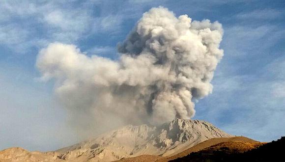 El volcán Ubinas de Moquegua volvió a reportar explosiones acompañadas de dispersión de cenizas. (VIDEO)