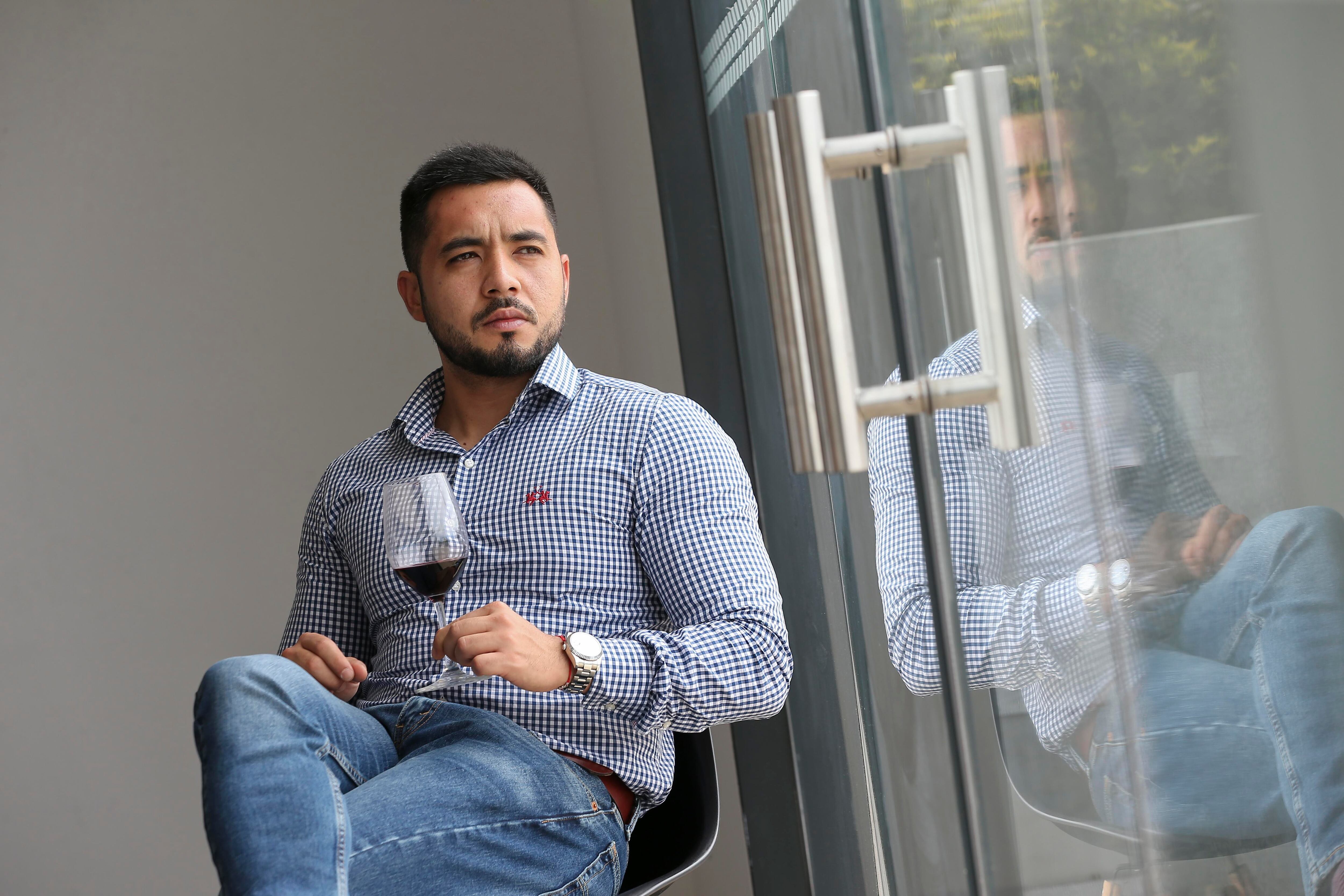 Héctor Moya tiene 10 años de experiencia en la industria del vino. (Foto: Manuel Melgar)