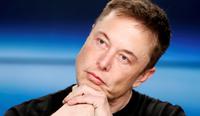 Acciones de Tesla se desploman por renuncia de directivo y aparición de Elon Musk fumando marihuana
