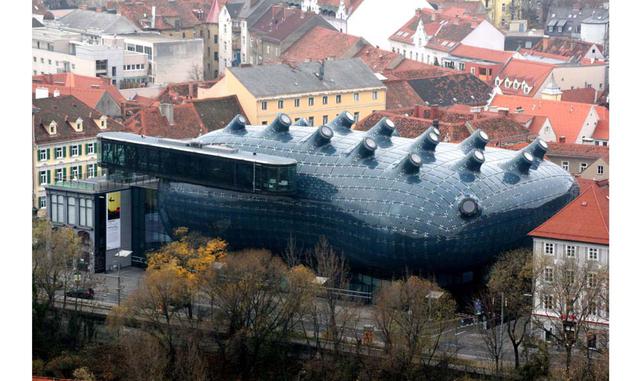 KUNSTHAUS GRAZ – AUSTRIA. Es un museo de arte conocido entre los vecinos como el «alien amigable».