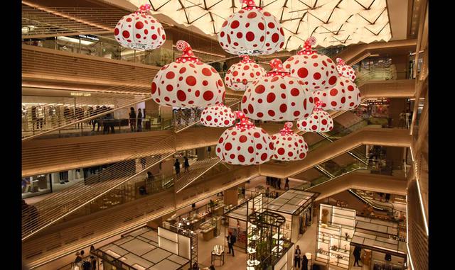 FOTO 5 | Ginza Six, Tokio. Ginza es sinónimo de lujo. Este centro comercial lo confirma. Su selección de tiendas es una de las más completas en el mundo y esa no es la atracción principal. Sus centros de entretenimiento son únicos: tiendas de libros exclu