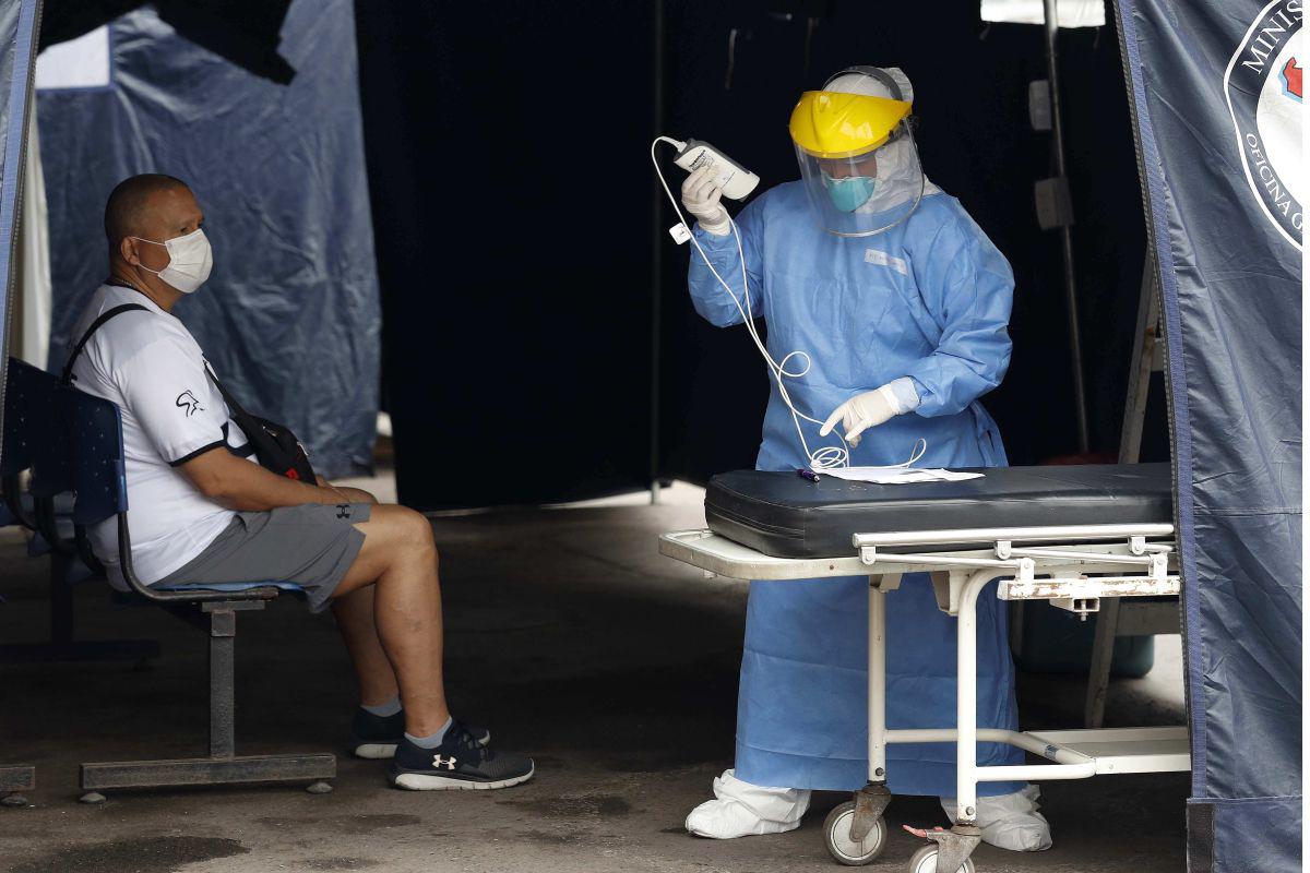 Cantidad de fallecidos por coronavirus se incrementaron. (Foto: EFE)