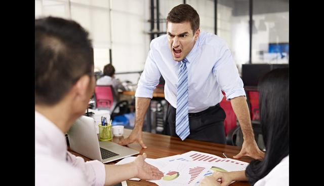 FOTO 2 | 1. El intocable. Quizás tu asistente o alguien de tu equipo esté cruzando la línea de su autoridad; o un vendedor novato está dando órdenes en toda la oficina. Si ves este tipo de comportamiento o sientes que hay una sensación de superioridad en algún empleado es momento de investigar la fuente y de ser necesario despedir. (Foto: Infoempleo)