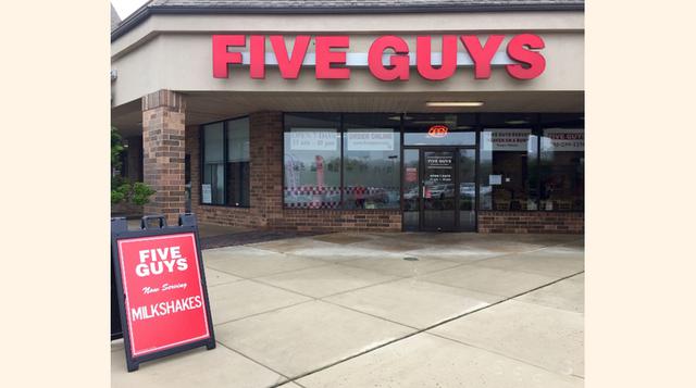 “He comido sus hamburguesas varias veces y me gustan. Me hacen feliz. Y las personas detrás del mostrador realmente tienen un interés en la comida. También hacen un gran milkshake”, dijo Heston Blumenthal sobre Five Guys.