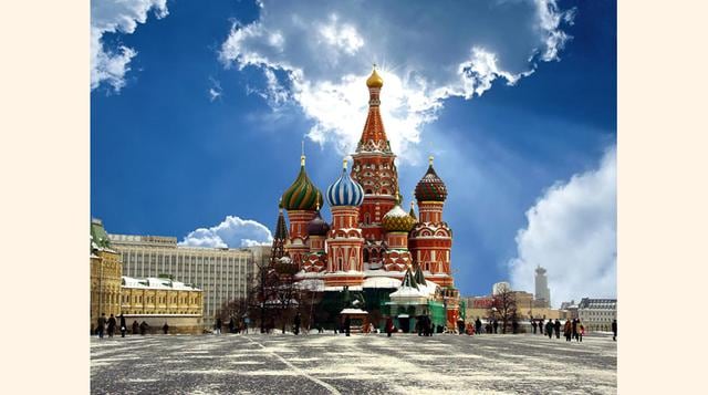 Catedral de San Basilio, Rusia. Es un templo ortodoxo localizado en la Plaza Roja de la ciudad de Moscú. Es famosa mundialmente por sus cúpulas en forma de bulbo. (Foto: Upsocl)