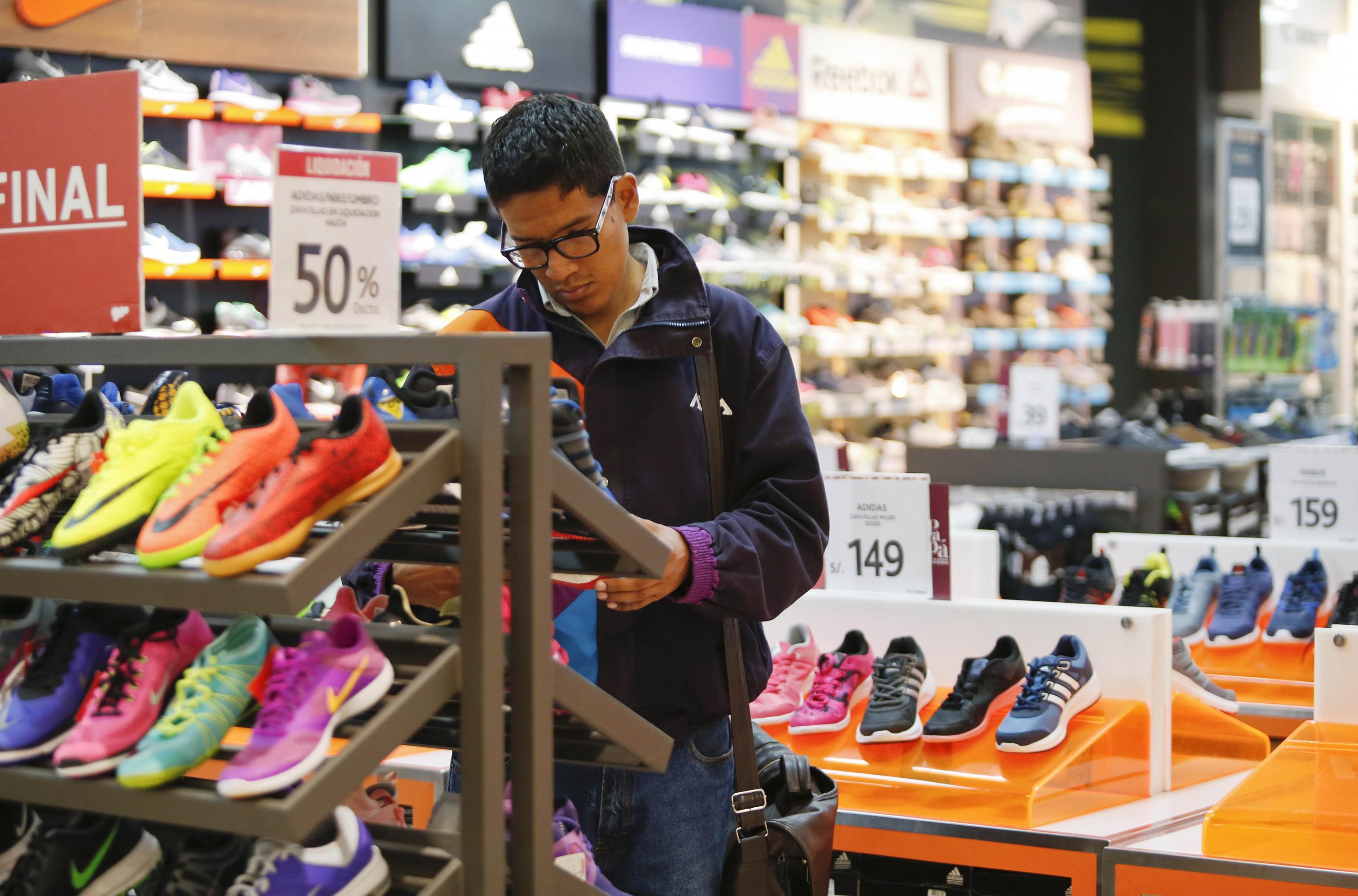 Tienda de zapatillas deportivas.