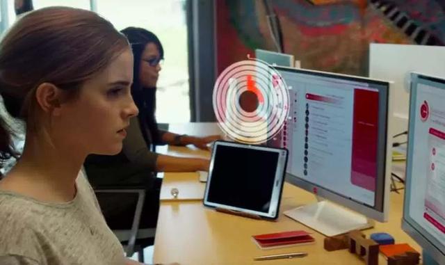 Otro estreno, "The Circle", con Tom Hanks y Emma Watson como personajes principales, trata de una historia de privacidad, paranoia y ética en Silicon Valley. La película está basada en un libro del mismo nombre y su autor Dave Eggers fue coautor