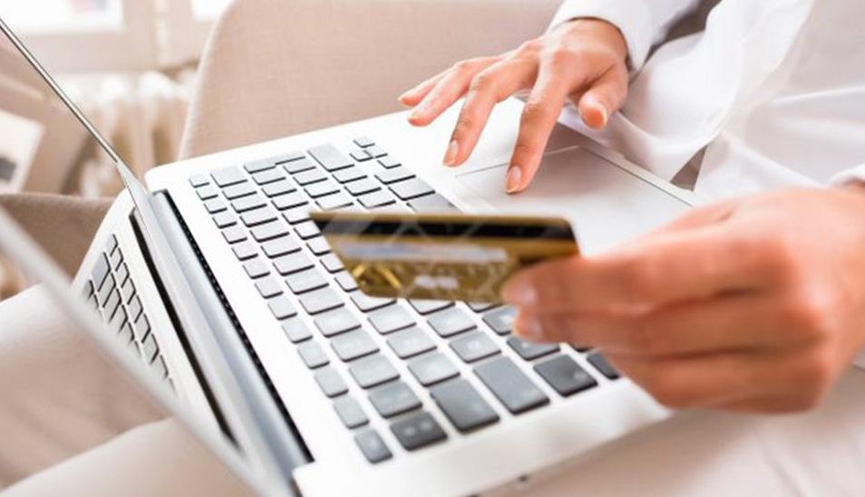 Foto 1 | Tasas de interés real de créditos de fintech suben hasta 14,470%. Las fintech aparecieron en el mercado peruano hace alrededor de tres años como un modelo de negocio innovador en finanzas. Así, con base en la tecnología, ofrecen la oportunidad a más peruanos de acceder a instrumentos y servicios financieros rápida mente, sin los trámites que implican ir a un banco. El modelo de negocio ágil y tecnológico de las fintech, cada vez atrae a un mayor número de peruanos, que ven en estas empresas una alternativa al financiamiento tradicional bancario. Sin embargo, la rapidez y facilidad en el desembolso, en algunos casos pasa la factura al cliente pues el costo del crédito resulta caro. Así, por ejemplo, en la web de Apurata, para un crédito de S/ 1,000 a ser pagado en cuatro cuotas, la TCEA (Tasa de Costo Efectivo Anual) es de 7,671% excluyendo IGV. Incluso, si el préstamo es pagado en tres cuotas, esta tasa sube a 14,470%. El año pasado, la tasa máxima para un crédito de similares características era 5,900% (Foto: diariohuarpe).