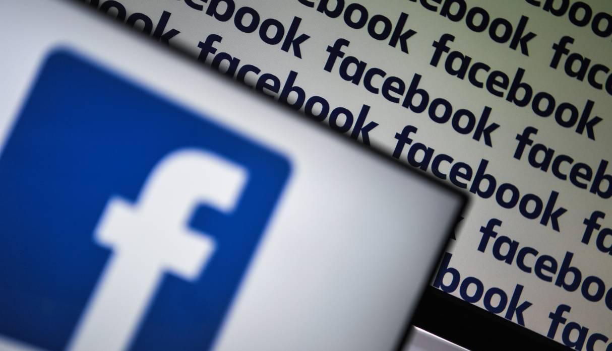Facebook anunció en enero que invertirá 300 millones de dólares durante tres años para apoyar el periodismo, particularmente las organizaciones de noticias locales. (Foto: AFP)
