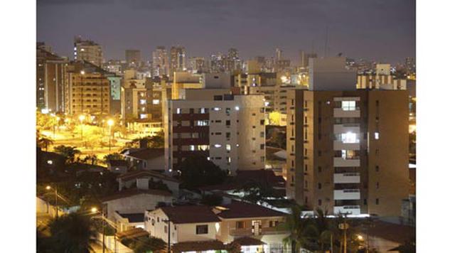 Joao Pessoa, Brasil. Homicidios: 620. Población: 780.738. Tasa de homicidios: 79.41. En la imagen: Joao Pessoa de noche.