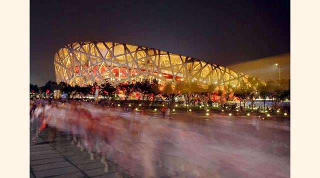 Estadio Nacional de Pekín, conocido como El Nido de Pájaro, diseñado por los arquitectos Jacques Herzog y Pierre de Meuron.