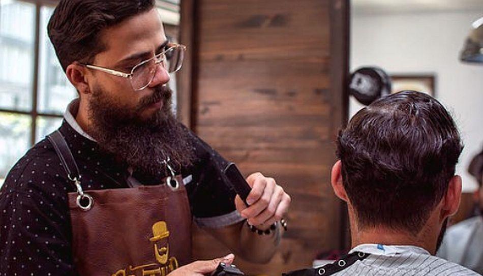 Espumas, cremas y gel son algunos de los aliados de los hombres a la hora de cuidar su aspecto personal. (Foto: Instagram El Turco)