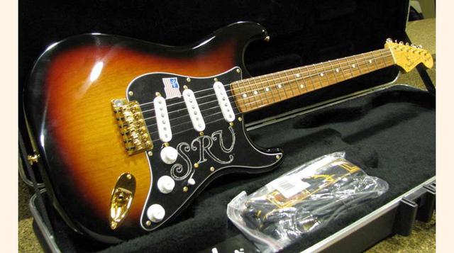 Fender Stratocaster "Lenny": US$ 623,500. Cuando cumplió 35 años, en 1965, Stevie Ray Vaughan la recibió como regalo de su mujer. El violero de Texas la bautizó así en honor a su mujer, y la convirtió en su guitarra de cabecera. Después de su mu