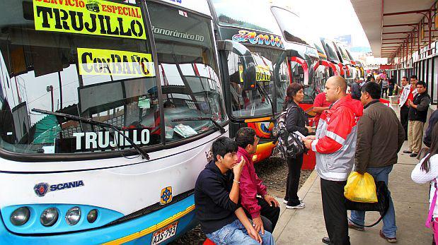 Fiestas Patrias: Se estima que el precio de los pasajes de los buses interprovinciales subirán entre un 20% a 30%. (Foto: El Comercio)