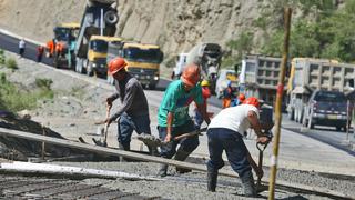Bancada PpK propone cuota mínima de 20% para mujeres en obras públicas
