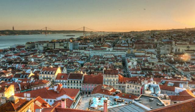 23. Lisboa, Portugal: Esta bonita ciudad, de clima muy cálido, ofrece una mezcla entre la arquitectura tradicional y la cultura moderna. (Wikipedia Creative Commons)