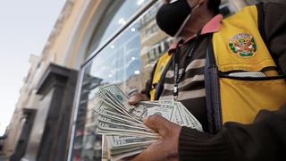 Dólar cierra la semana con leve baja en medio de protestas a nivel nacional