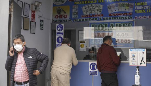 En el mercado paralelo o casas de cambio de Lima, el tipo de cambio se cotiza a S/ 4.090 la compra y S/ 4.120 la venta. (Foto: Britanie Arroyo / GEC)