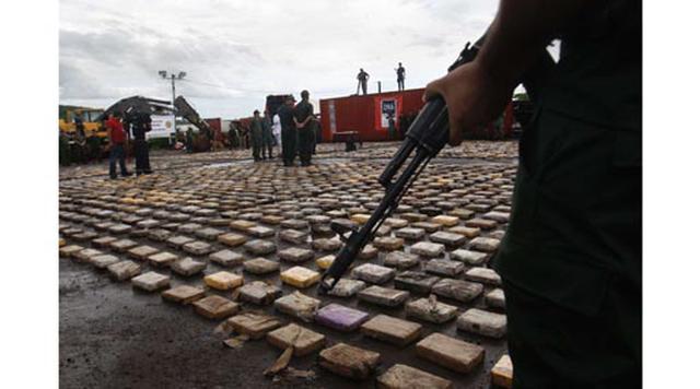 Ciudad Guayana, Venezuela. Homicidios: 536. Población: 862.720. Tasa de homicidios: 62.13. En la imagen: La guardia nacional venezolana presenta cocaína confiscada a los medios en Puerto Ordaz, Ciudad Guayana.