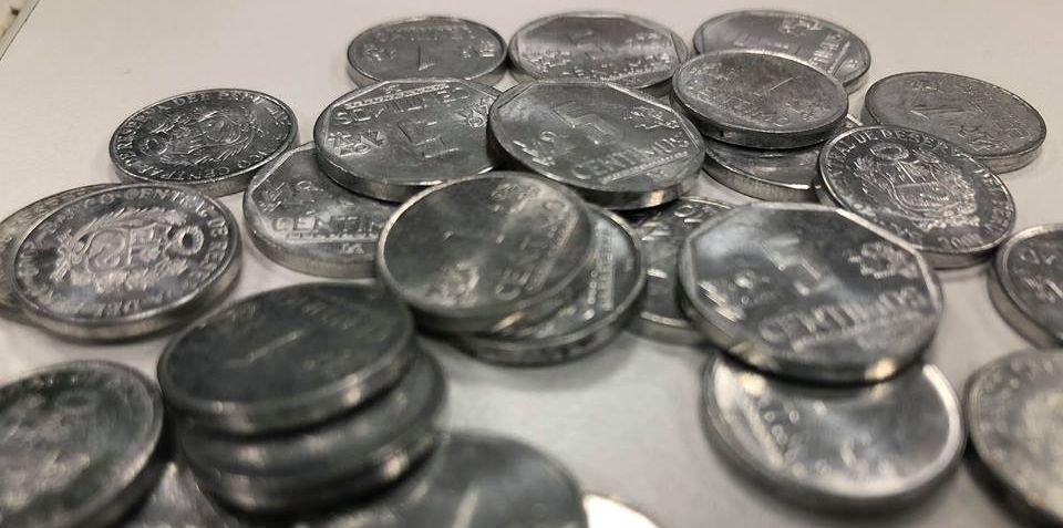 Estas monedas de cinco céntimos no pierden su valor pues podrán ser canjeadas en las ventanillas del sistema financiero. (Foto: Erika Palacios)