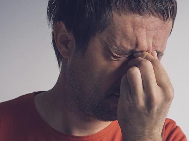 Dolor de cabeza es uno de los síntomas (Foto: IStock)