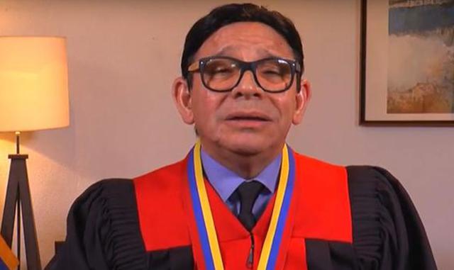 Durante un año y medio, el presionado presidente ha utilizado el control de los tribunales para obstaculizar al congreso o esquivarlo por completo. Ahora, algunos juristas como Danilo Mojica y Marisela Godoy, jueces del Tribunal Supremo, e Hildegard Rondó