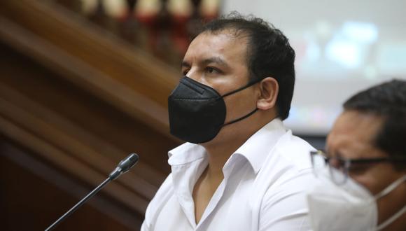 Abogado del prófugo Fray Vásquez niega que su defendido se vaya a entregar a la justicia. Foto: Congreso