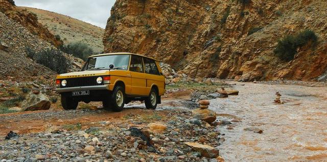 Range Rover (1971). Bien proporcionado e ideal para varios escenarios.