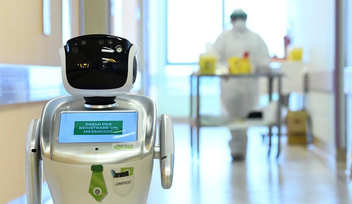 Robots que patrullan las ciudades, drones que desinfectan las calles e impresoras de mascarillas. El  golpe de la ciencia contra el Covid-19. (Foto: Reuters/Flavio Lo Scalzo)