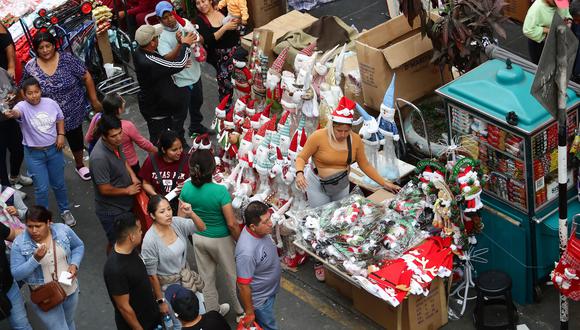 Alcalde tomará medidas para sacar a ambulantes del Mesa Redonda y Mercado Central. (Jesús Saucedo)