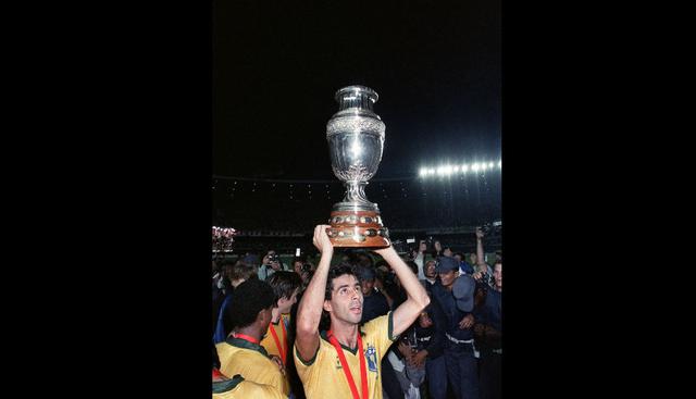 Brasil 1989: Brasil |Brasil hizo respetar su condición de local para sumar un título más. Cabe señala que este torneo también se jugó bajo el sistema de todos contra todos.  Una de las duplas que se lució fue la de Romario con Bebeto.   (AFP)