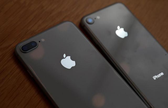 FOTO 3 | 3. Con más de 8 millones de estos aparatos vendido, el iPhone 8 Plus ocupa el tercer lugar en la lista. (Foto: CIMAHUB)