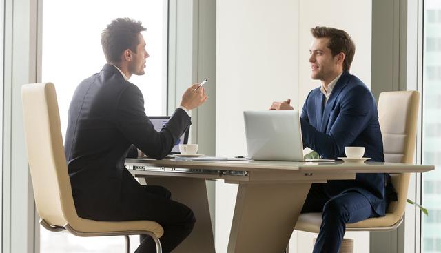 FOTO 6 | 6. Ignorar el quid pro quo. Cada que haces algo por los demás, esperas recibir algo más a cambio, aunque no sea de manera inmediata. Hacer favores de a gratis solamente te crea un ejército de malagradecidos. Cada que le hagas un favor a alguien, no temas el pedirle uno en el futuro.
Recomendación: Cuando hagas un favor, hazle notar a la otra persona el esfuerzo que pusiste en ello, enfatizando que no es algo sencillo de hacer y a la hora de pedirle un favor, tendrá menos resistencia. (Foto: Freepik)