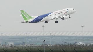 Primer avión de pasajeros producido por China realizó su vuelo inaugural