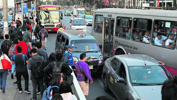 La ATU informó que los próximos dos domingos solo circularán taxis de placa impar para movilizar a quienes prestan labores en las actividades esenciales. (Foto: GEC)