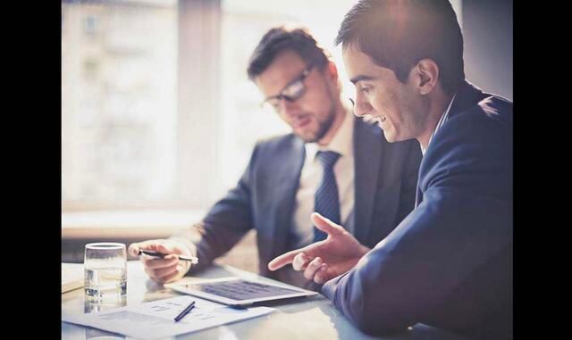 Fotos 2 | Ejercicio 2: Autocontrol. Cuando durante una conversación sientas que estás a punto de perder los nervios, practica para mantener la situación bajo control. Por ejemplo, espera y deja pasar dos o tres oportunidades antes de intervenir, en lugar 