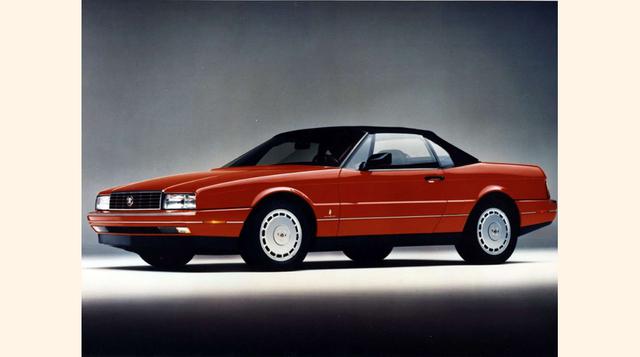 Cadillac Allanté 1993 – US$ 43,000. El Cadillac Allanté fue un fracaso financiero y era uno de los coches de lujo de la colección de Donald Trump. Podemos decir, con toda razón, que al volante de este convertible ¡el hombre de negocios estaba en el vien