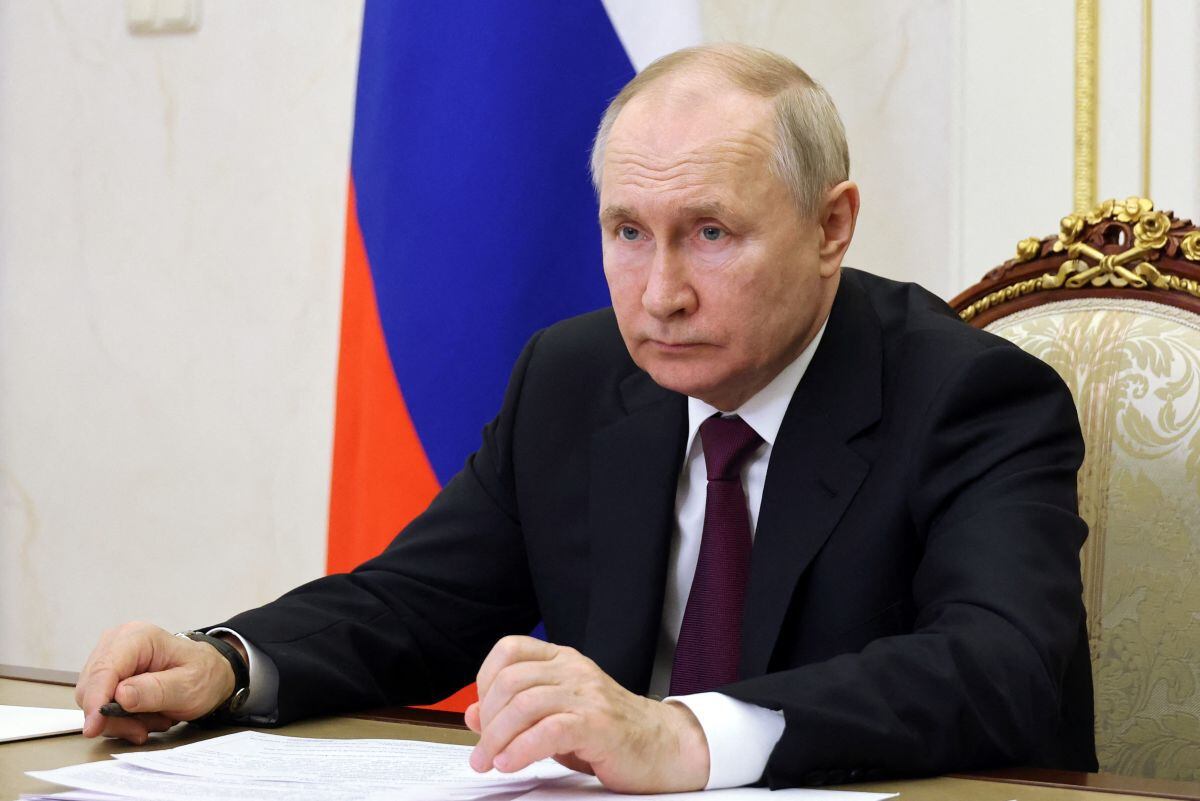 Putin defends the voluntary reduction of crude oil extraction to support its price