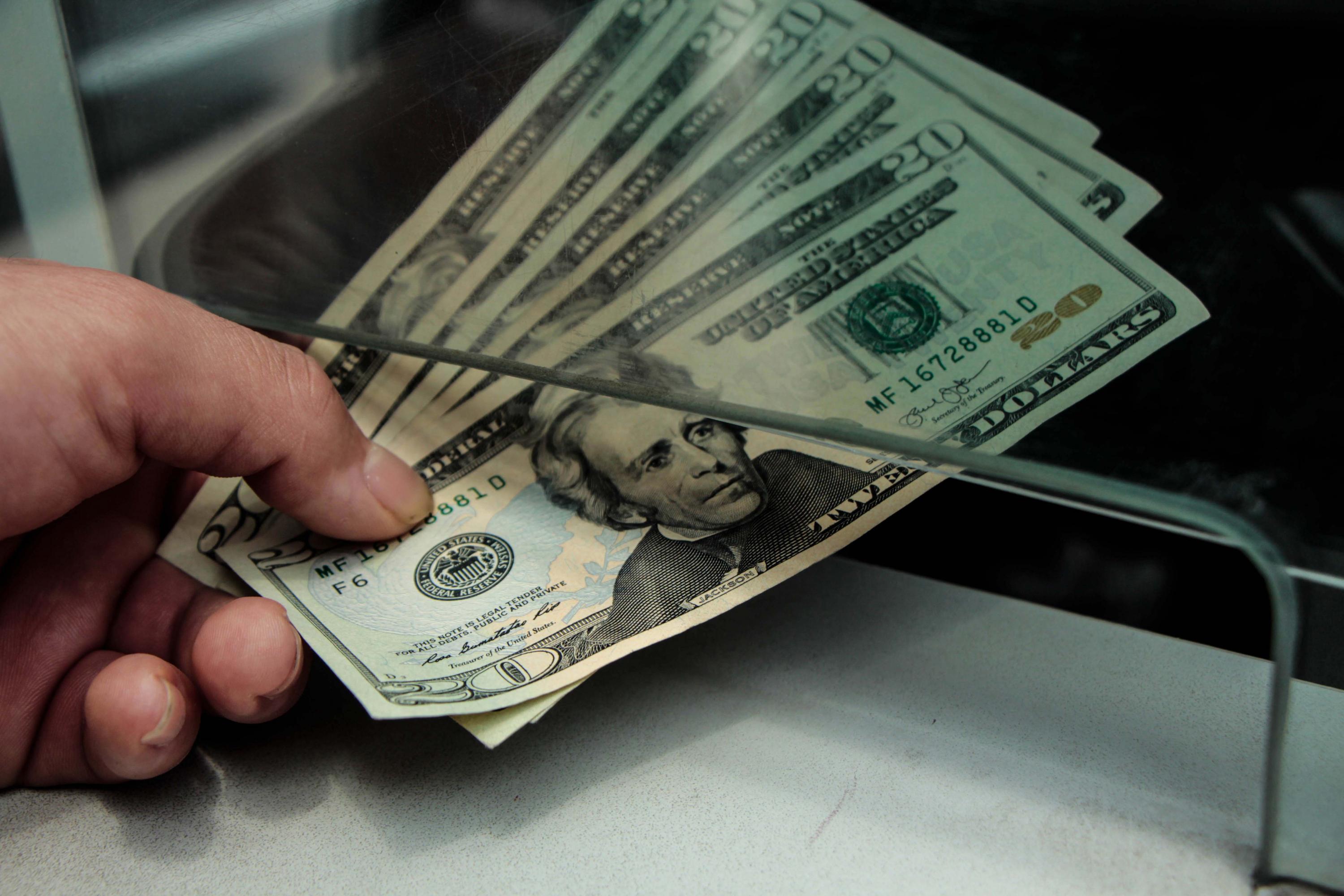 FOTO 3 | Catorce años de edad, Xoom obtiene más ingresos de los canales electrónicos que MoneyGram de 75 años, la segunda compañía de remesas más grande del mundo.