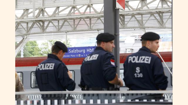 La sorpresiva decisión de Alemania de restaurar el domingo los controles fronterizos tuvo un rápido efecto dominó, obligando a los países vecinos a cerrar sus propias fronteras. Austria desplegó a su ejército para vigilar la frontera con Hungría después d