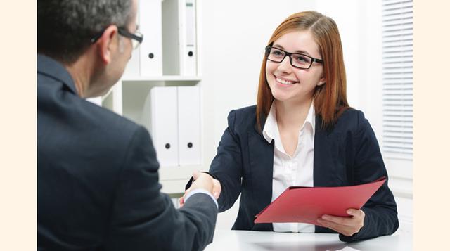 Vestir formal: Te puede parecer algo superficial, pero la ropa que llevas es importante en el trabajo. Un estudio del Wall Street Jornal demostró que vestir formal te proporcionará más éxito laboral porque los otros te ven más seguro de ti mismo.(Foto:Tic