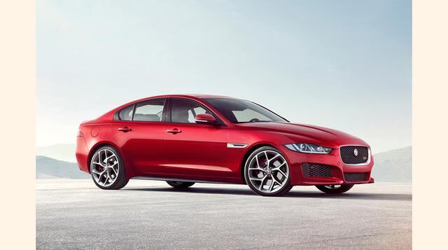 El Jaguar XE es un modelo completamente nuevo que irá de cabeza a cabeza con marca de agua Serie 3 sedán de BMW. (Foto: Bloomberg)