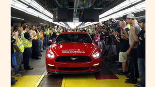 Lanzamiento del automóvil deportivo Mustang 2015 de Ford